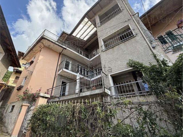 Villetta indipendente in vendita di 215 m² in Via Nazionale, 22