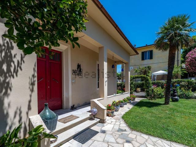 Villetta indipendente in vendita di 215 m² in Via Sandro Pertini