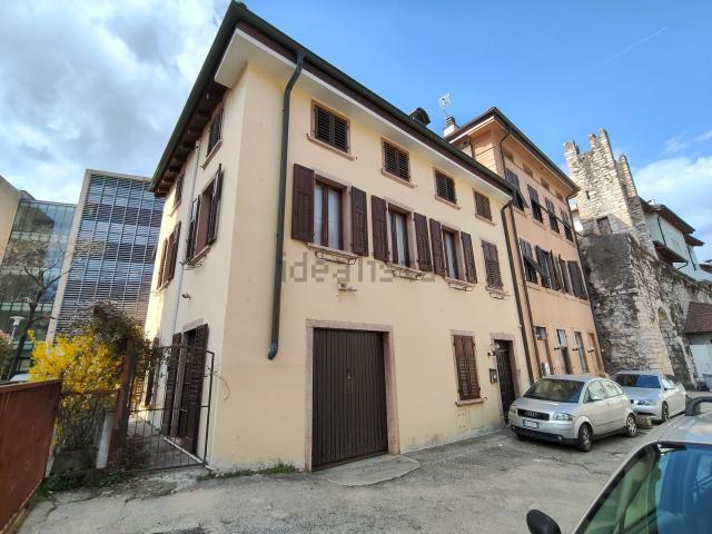 Villetta indipendente in vendita di 215 m² in Via Santa Margherita