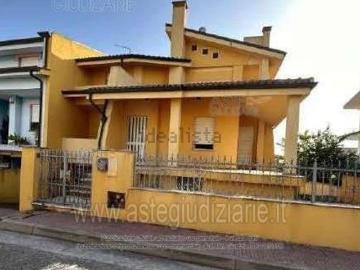 Villetta indipendente in vendita di 215 m² in Via R. Piras, 32