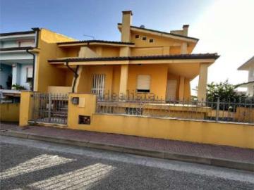 Villetta indipendente in vendita di 215 m² in Via R. Piras, 32