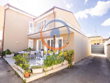 Villetta indipendente in vendita di 215 m² in Via Trapani Pescia