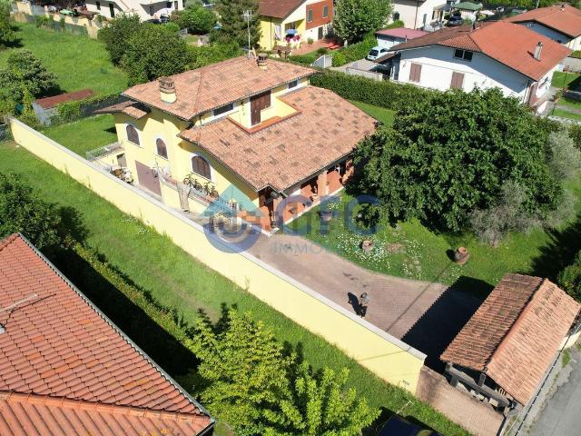 Villetta indipendente in vendita di 215 m² in Via Trento, 32