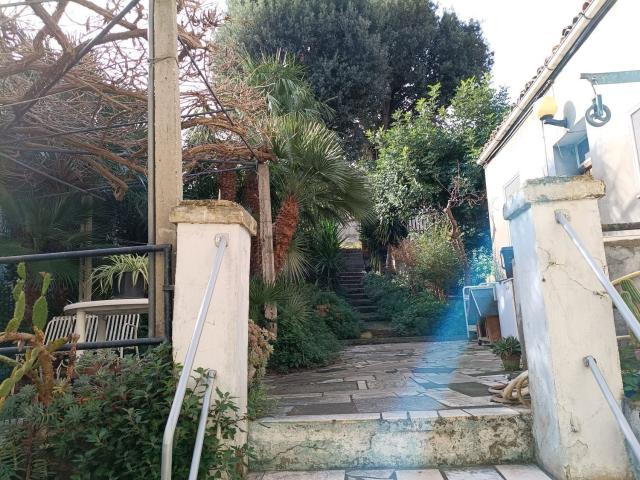 Villetta indipendente in vendita di 215 m² in Via Vesuvio