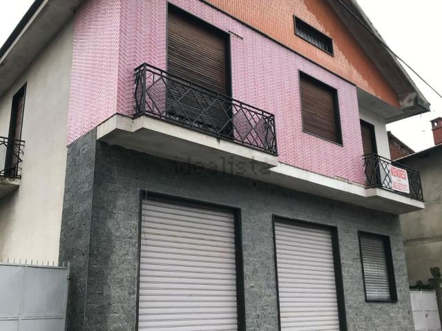 Villetta indipendente in vendita di 215 m² in Corso Industria, 61