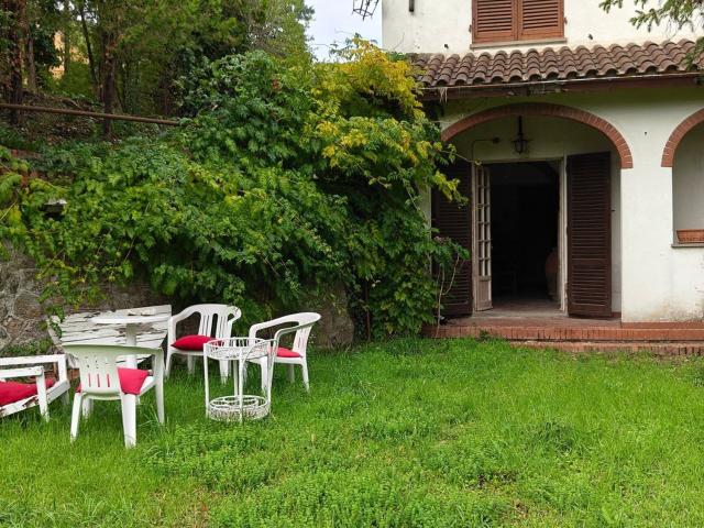 Villetta indipendente in vendita di 215 m² in Località Agazzi