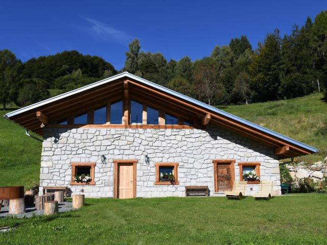 Villetta indipendente in vendita di 215 m² in Strada Senza Nome