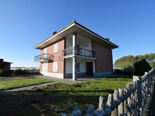 Villetta indipendente in vendita di 216 m² in Via Angiale, 2