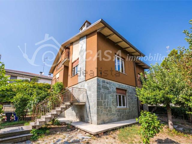 Villetta indipendente in vendita di 216 m² in Via Luigi Mascherpa, 12