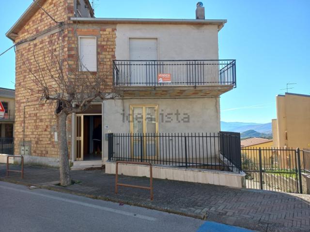 Villetta indipendente in vendita di 216 m² in Via Mattia e Mangiocco