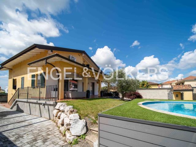 Villetta indipendente in vendita di 216 m² in Via San Macario, 15