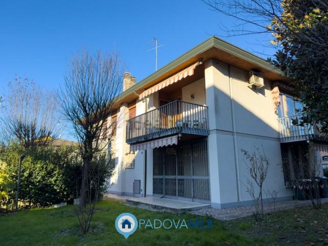 Villetta indipendente in vendita di 216 m² in Via P. Micca