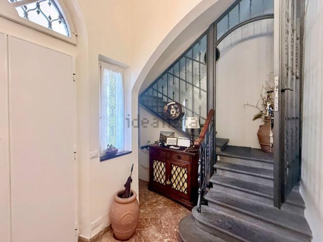 Villetta indipendente in vendita di 216 m² in Viale Machiavelli, 13
