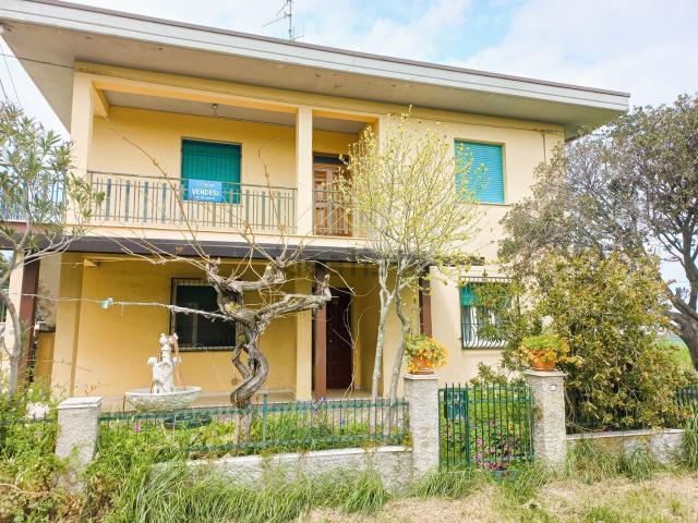 Villetta indipendente in vendita di 216 m² in Contrada La Sciola