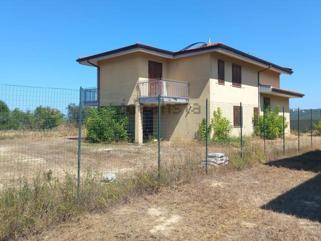 Villetta indipendente in vendita di 216 m² in Contrada Moscone