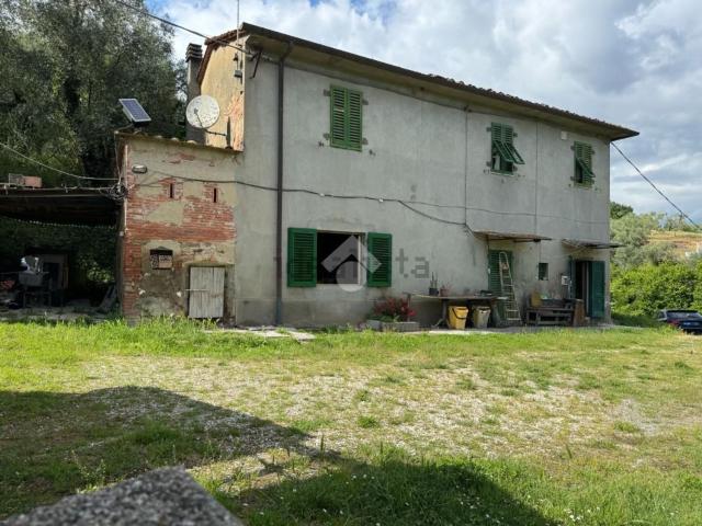 Villetta indipendente in vendita di 217 m² in Via Caduti di tutte le Guerre