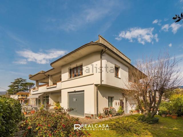 Villetta indipendente in vendita di 217 m² in Via del Rocco, 2