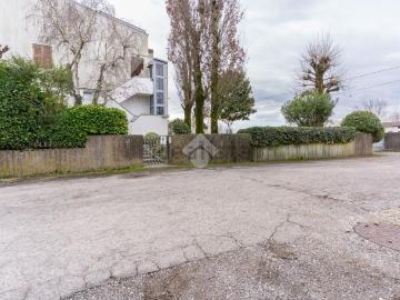 Villetta indipendente in vendita di 217 m² in Via dell&apos  Uccellino, 19