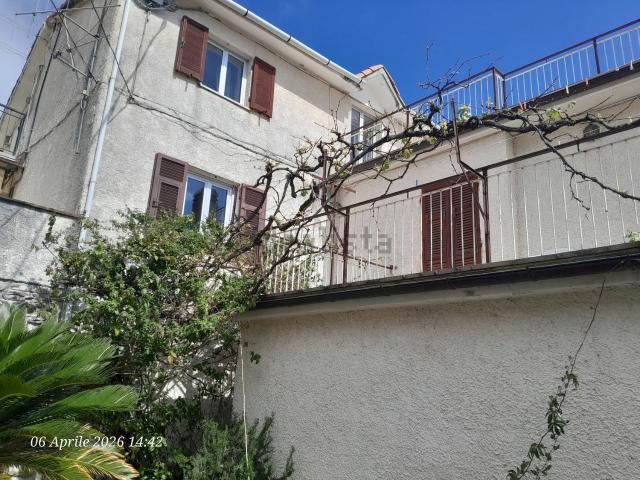 Villetta indipendente in vendita di 217 m² in Via Olivella Caminata