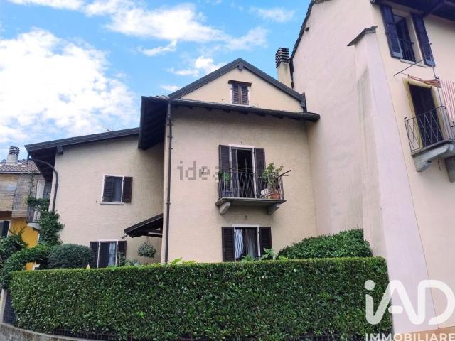 Villetta indipendente in vendita di 217 m² in Via Trieste, 40