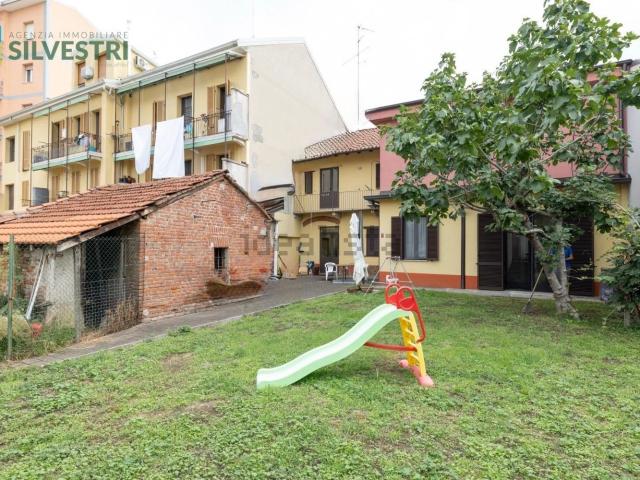 Villetta indipendente in vendita di 218 m² in Via Perazzi