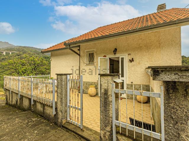 Villetta indipendente in vendita di 218 m² in Via Luigi Carniglia