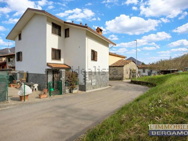 Villetta indipendente in vendita di 219 m² in Via Camaglone, 9