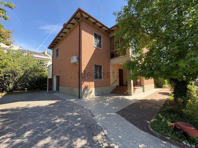Villetta indipendente in vendita di 219 m² in Via A. Volta