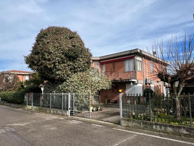 Villetta indipendente in vendita di 219 m² in Via Enrico Mattei, 14