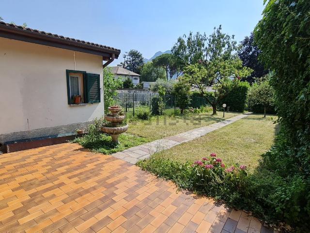 Villetta indipendente in vendita di 219 m² in Via Fratelli Rosselli, 14