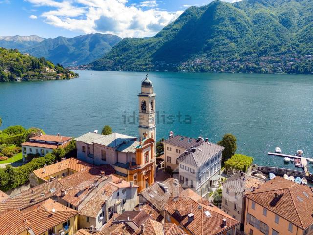 Villetta indipendente in vendita di 219 m² in Via Regina
