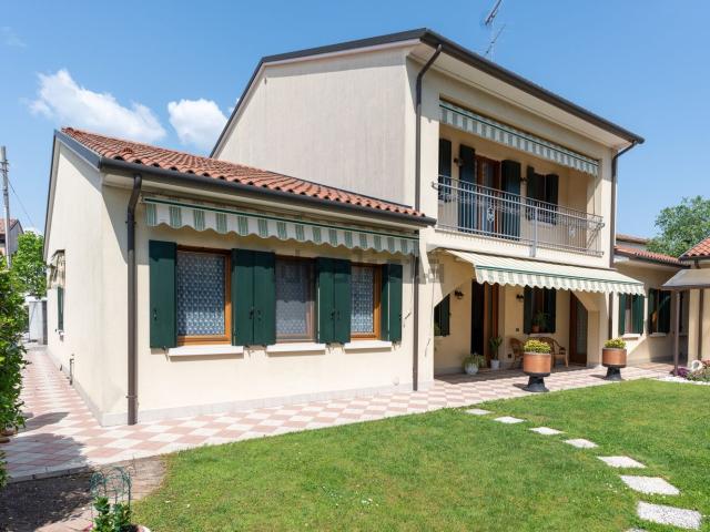 Villetta indipendente in vendita di 220 m²