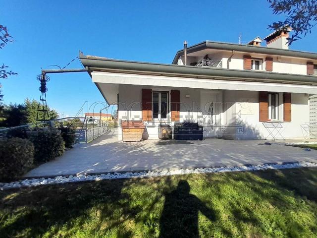 Villetta indipendente in vendita di 220 m²