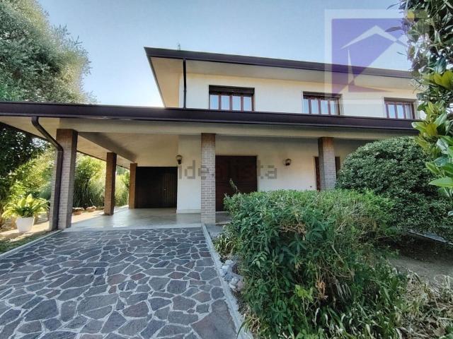 Villetta indipendente in vendita di 220 m²