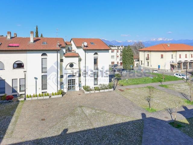 Villetta indipendente in vendita di 220 m² in Piazza Giovanni XXIII
