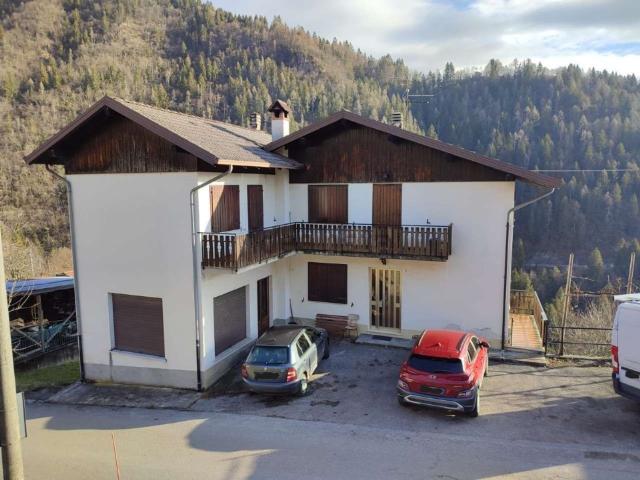 Villetta indipendente in vendita di 220 m² in Via Costa Alta