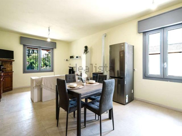 Villetta indipendente in vendita di 220 m² in Via Caduti del Lavoro, 14