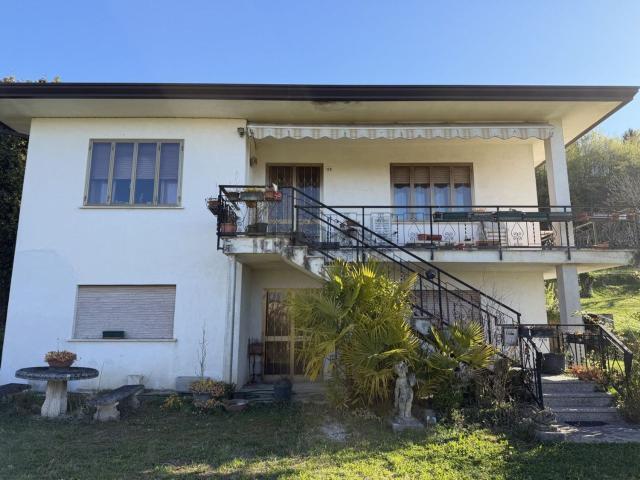 Villetta indipendente in vendita di 220 m² in Via Cal dei Cavai