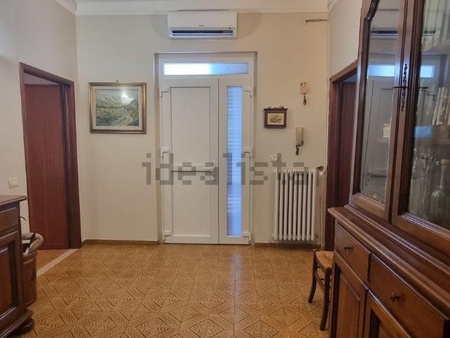 Villetta indipendente in vendita di 220 m² in Via Calamandrei