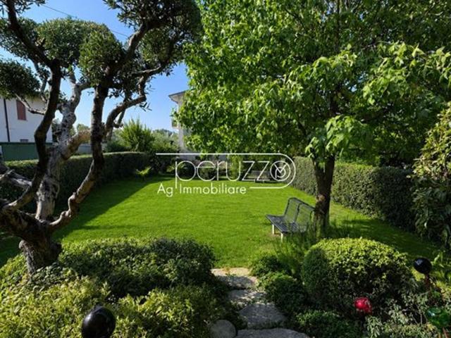 Villetta indipendente in vendita di 220 m² in Via Campania