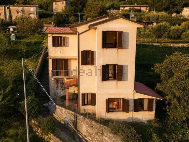 Villetta indipendente in vendita di 220 m² in Via Capezzano, 3