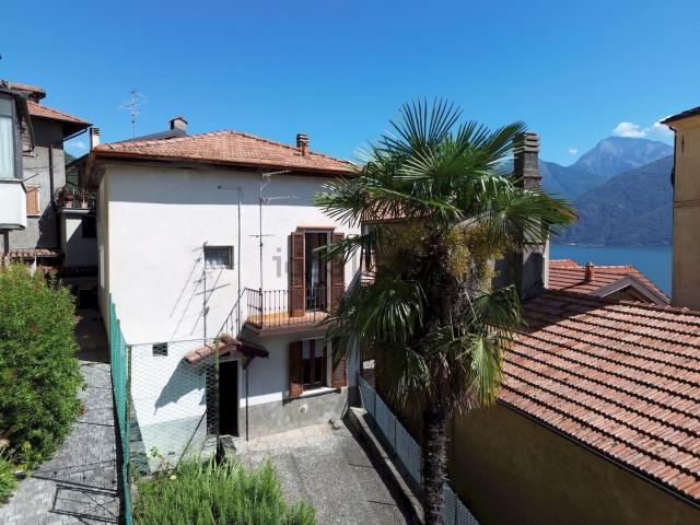 Villetta indipendente in vendita di 220 m² in Via cesare battisti