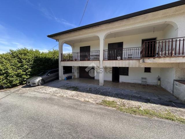 Villetta indipendente in vendita di 220 m² in Via Apuleio Saturnino
