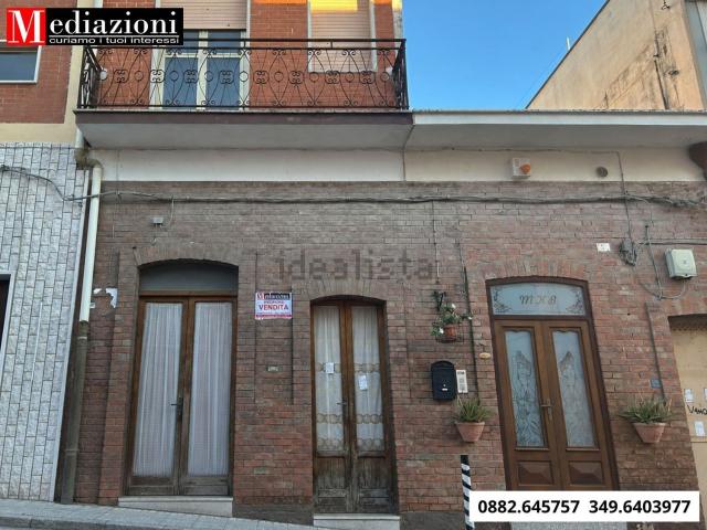Villetta indipendente in vendita di 220 m² in Via Appennini