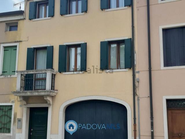 Villetta indipendente in vendita di 220 m² in Via G. Garibaldi