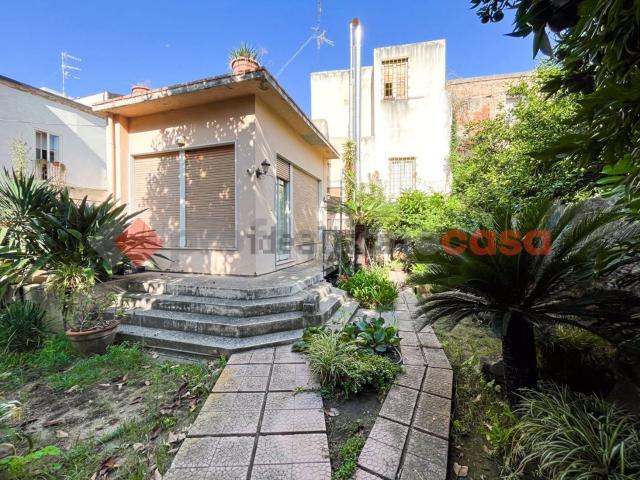 Villetta indipendente in vendita di 220 m² in Via Giovanni Spagnolo, 17