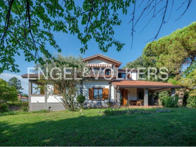 Villetta indipendente in vendita di 220 m² in Via D. Scocchi, 11
