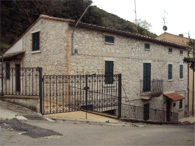 Villetta indipendente in vendita di 220 m² in Via del Poggio, 13