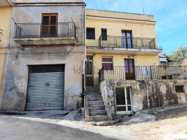 Villetta indipendente in vendita di 220 m² in Via Dente, 104