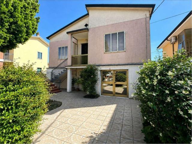 Villetta indipendente in vendita di 220 m² in Via Fiume